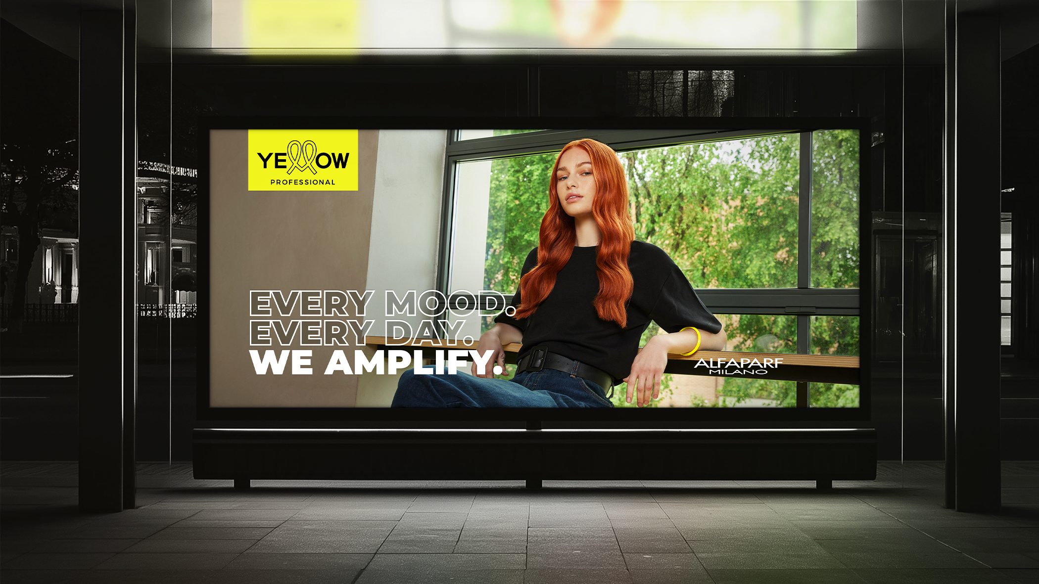Mockup della campagna statica con manifesto di Yellow Professional
